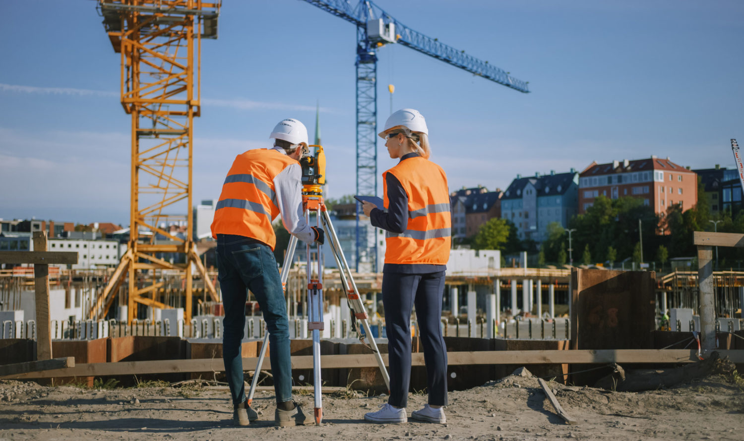 Construction,Worker,Using,Theodolite,Surveying,Optical,Instrument,For,Measuring,Angles