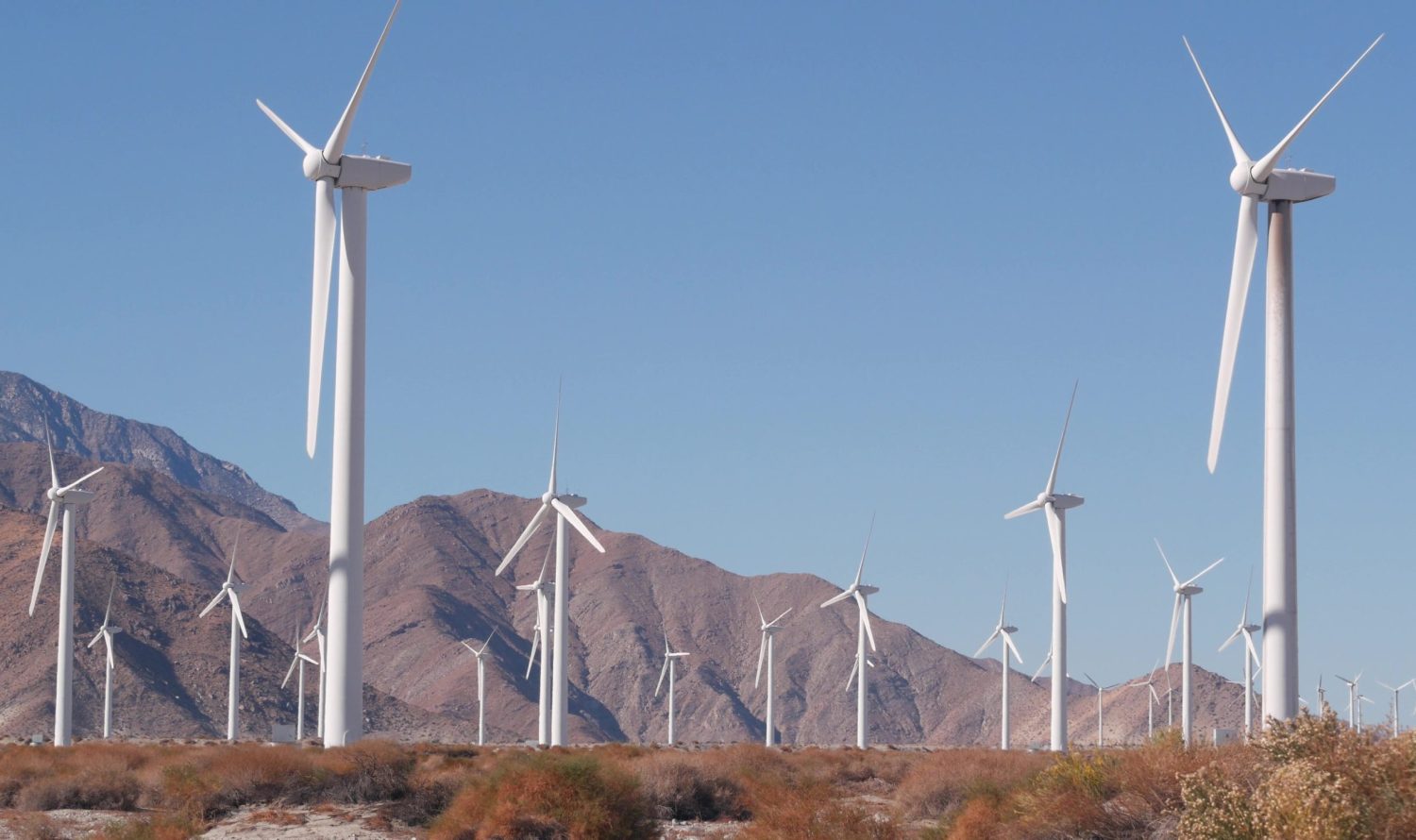 Windmills,Turbine,Rotating,,Wind,Farm,Power,Plant,,Alternative,Green,Renewable